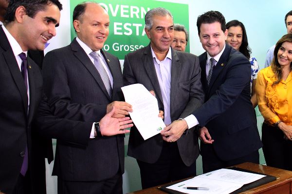 Imagem: Coordenador-presidente da Frente Parlamentar em Defesa dos Direitos da Pessoa Idosa, deputado Renato Câmara participou nesta sexta-feira do ato de assinatura de criação do Fundo Estadual do Idoso e do lançamento dos Jogos da Melhor Idade