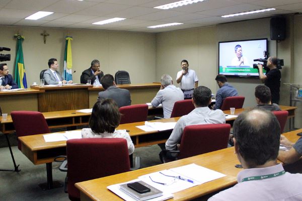 Imagem: Entidades participantes da Frente apresentaram na reunião de outubro suas demandas e perspectivas para o processo de regularização fundiária no Estado