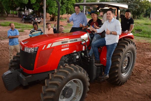 Imagem: Deputado Renato Câmara entregou uma patrulha mecanizada aos agricultores familiares da aldeia Córrego do Meio, em Sidrolândia