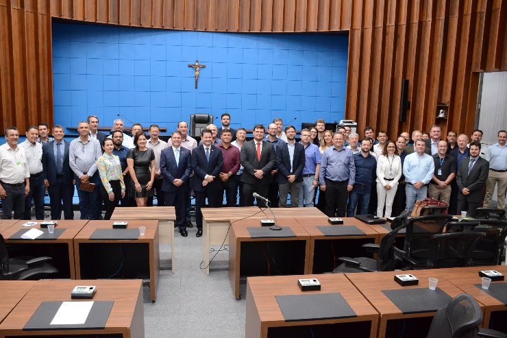 Imagem: Deputado Renato Câmara empossou ontem os membros da Frente Parlamentar para o Desenvolvimento da Suinocultura