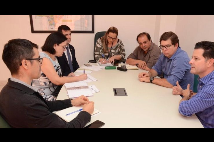 Imagem: Deputado Renato Câmara se reuniu com representantes do Incra, Energisa e da Defensoria Pública Estadual e da União para traçar alternativas que garanta energia elétrica a aproximadamente 10 mil assentados no Estado