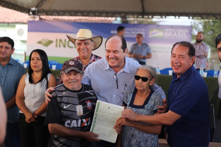 Imagem: Gerson participa da entrega de títulos a beneficiários da reforma agrária