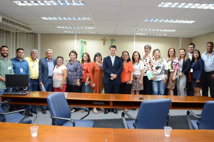 Imagem: Distribuição de cestas de alimentos para instituições de longa permanência atende a uma reivindicação da Frente do Idoso, coordenada pelo deputado Renato Câmara