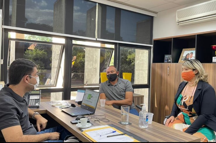 Imagem: O deputado Jamilson recebeu em seu gabinete os vereadores de Fátima do Sul, Nilsinho Construtor (MDB) e Silvana Vasconcelos (MDB)