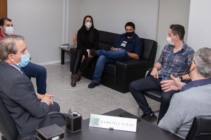 Imagem: Deputado Coronel David em reunião com representantes e remanescentes da Polícia Civil e seu assessor Jurídico