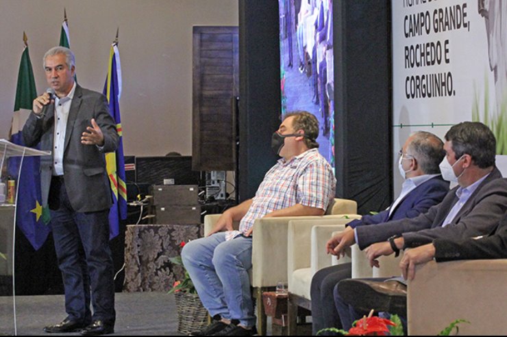 Imagem: Neno Razuk e Reinaldo Azambuja durante a comemoração do Sindicato Rural de Campo Grande