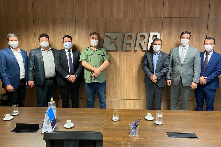 Imagem: Juntos estavam o vice-prefeito Márcio Araguaia, prefeito de Caarapó André Nezzi, diretor-presidente do BRB, Paulo Henrique Costa, prefeito de Nova Alvorada do Sul, Paleari