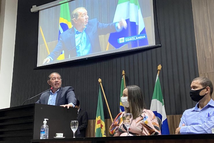 Imagem: Gerson comemora início da instalação da UEMS em Sidrolândia