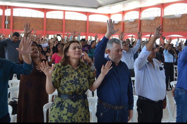 Imagem: Antonio Vaz e sua esposa Luciana Vaz durante o evento