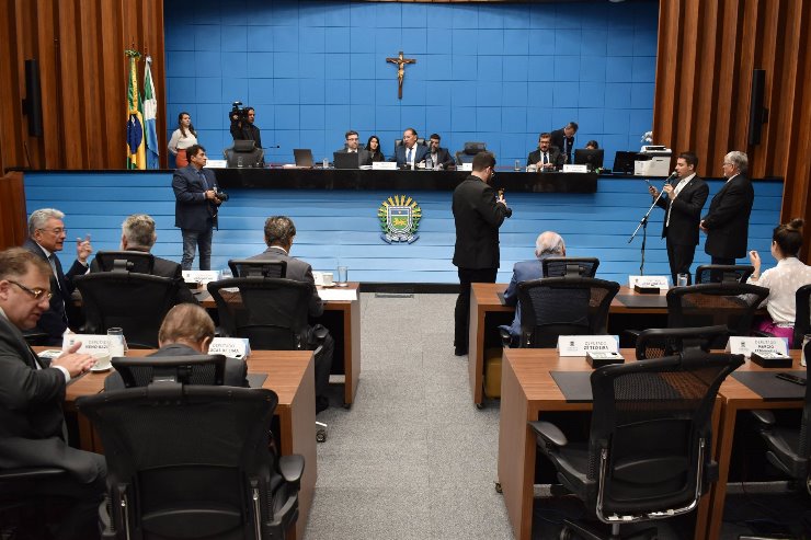 Imagem: Deputados no plenário da Assembleia Legislativa de Mato Grosso do Sul durante sessão ordinária 