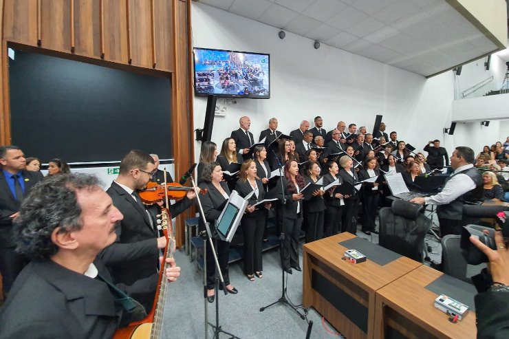 Imagem: Coral da ALEMS fez sua apresentação de 2023 na sessão solene alusiva ao Dia Estadual da Sukyo Mahikari