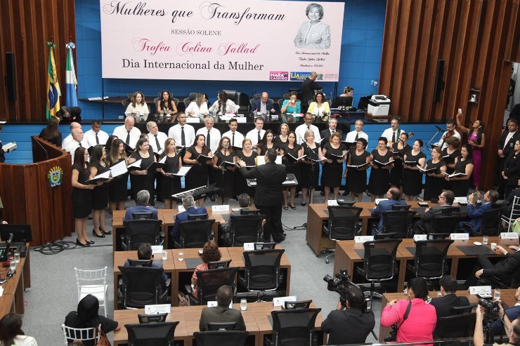 Imagem: Sessão solene foi realizada no Plenário Júlio Maia e contou com apresentação do Coral da ALEMS