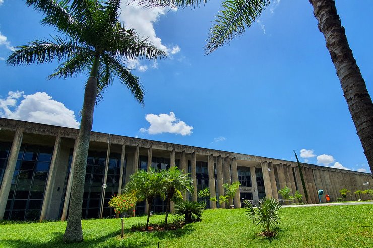 Imagem: Céu na cor da campanha Março Azul-Marinho, instituído em MS por lei aprovada na ALEMS no ano passado