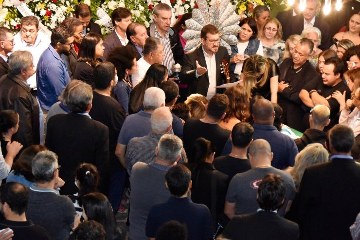 Imagem: Familiares, parlamentares, autoridades, servidores e amigos vieram prestar a última homenagem a Amarildo Cruz