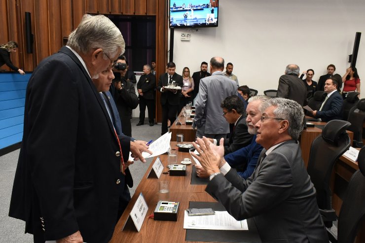 Imagem: Deputados de diferentes partidos se unem por temas de interesse público nas frentes parlamentares