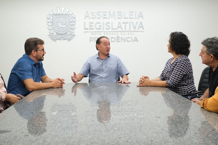 Imagem: Recepção da nova deputada para conhecimento dos trâmites da posse ocorreu na Sala da Presidência