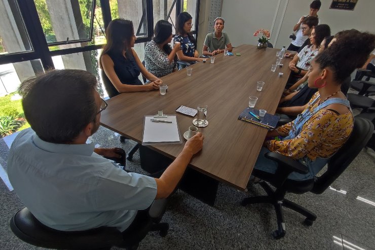 Imagem: Os acadêmicos do curso de Ciências Biológicas foram recebidos pelo deputado estadual Pedro Kemp