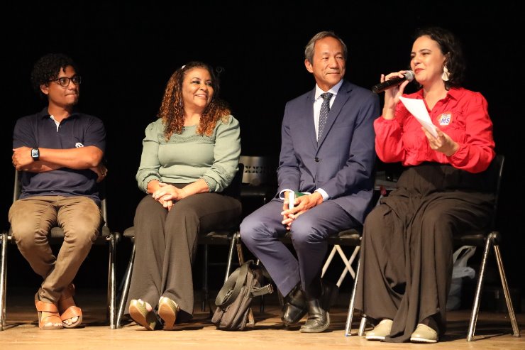 Imagem: Deputada Gleice Jane propôs o evento: "Estamos nas salas de aula vivenciando essa experiência que trouxe o esvaziamento do conhecimento"