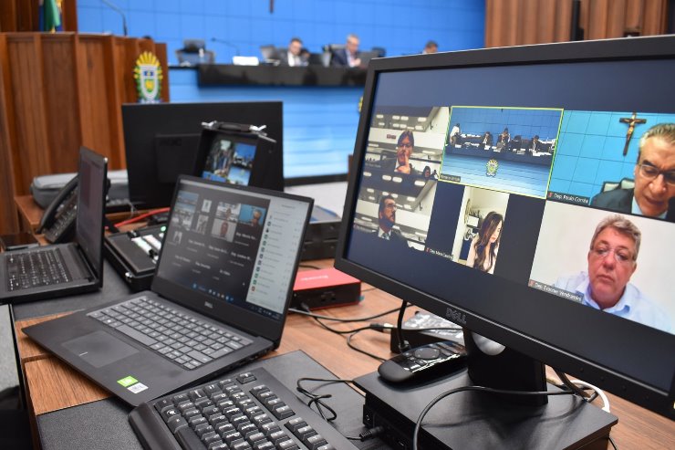 Imagem: Participação remota dos deputados durante as sessões foi uma realidade durante a época de medidas restritivas devido à pandemia