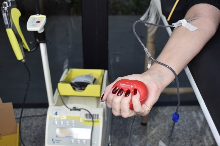 Imagem: O Junho Vermelho lembra a importância da solidariedade e empatia, pois quem doa sangue, doa vida