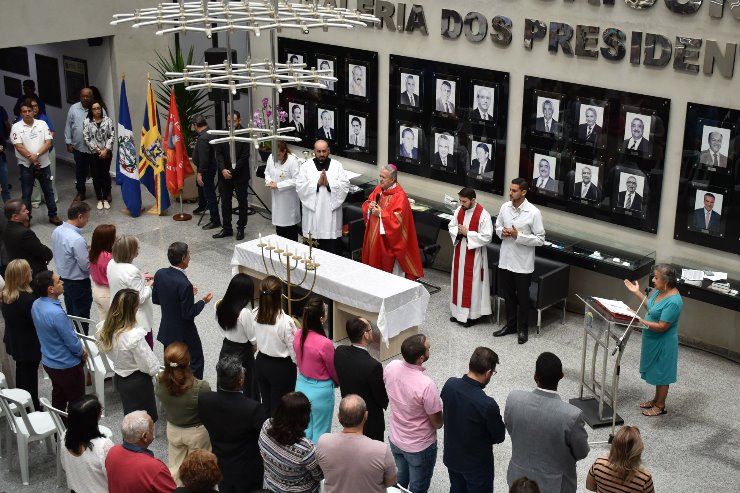 Imagem: Celebração no saguão da ALEMS falou sobre seguir os ensinamentos do Espírito Santo de Deus