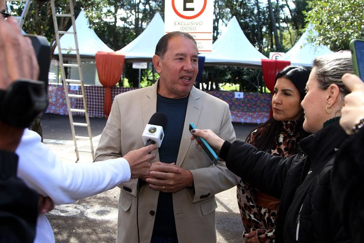 Imagem: Presidente da Casa de Leis, Gerson Claro e a esposa, Katia Claro, acompanharam montagem da estrutura do 1º Arraiá da ALEMS