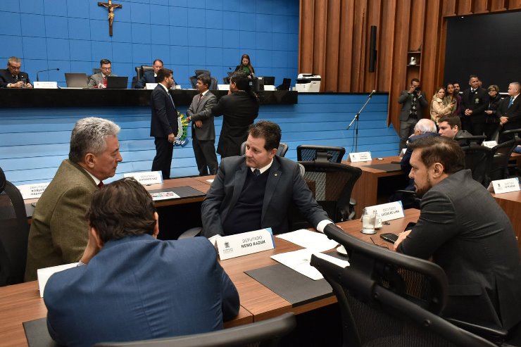 Imagem: Parlamentares no plenário na Assembleia Legislativa; sessão tem início às 9h e pode ser acompanhada pelos canais de comunicação da ALEMS