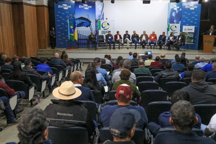 Imagem: Evento, que discutiu as demandas da agricultura familiar, reuniu diversos produtores de Dourados e região 