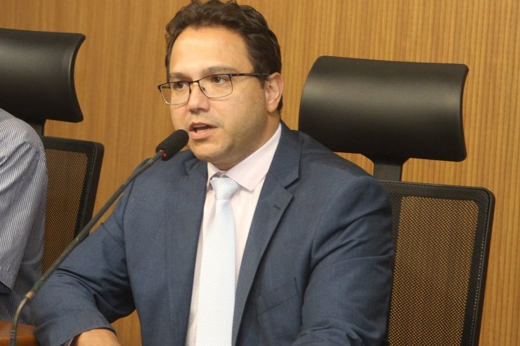 Imagem: Deputado Pedrossian Neto, coordenando a segunda reunião da Frente Parlamentar das Santas Casas e Filantrópicos