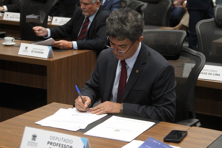 Imagem: Deputado Professor Rinaldo, autor da lei, é o proponente de sessão solene que homenageará profissionais de Química