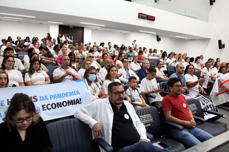 Imagem: Audiência pública para debater a implementação da Lei do Piso da enfermagem lotou o plenário da ALEMS na tarde desta segunda-feira