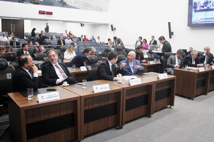 Imagem: Deputados estaduais também aprovaram uma Moção de Pesar e refeitaram uma Moção de Congratulação