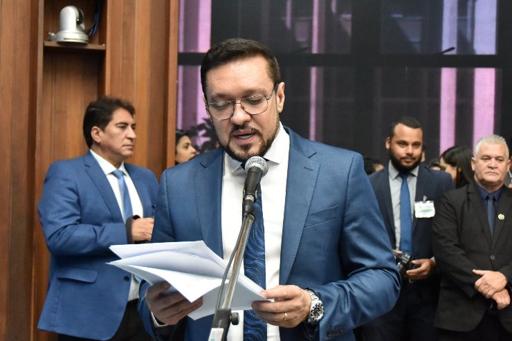 Imagem: Deputado Lucas de Lima, autor da proposta, durante sessão plenária na Assembleia Legislativa