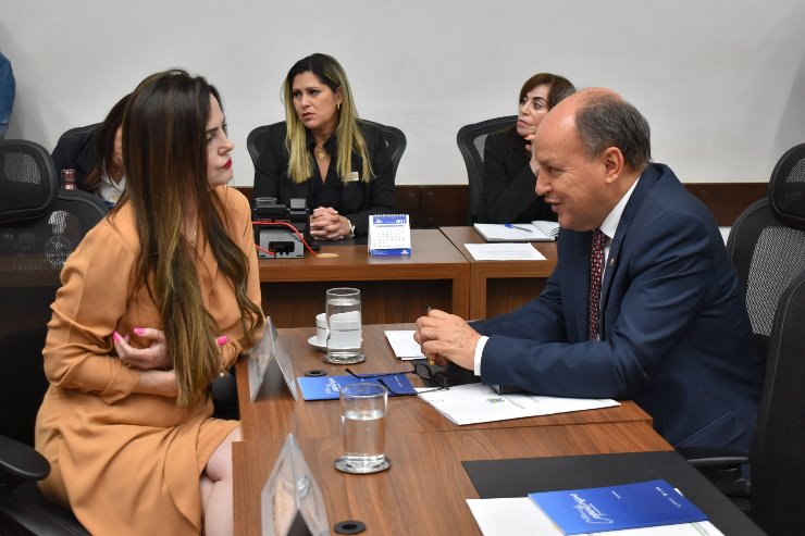 Imagem: Mara Caseiro e Junior Mochi fazem parte da comissão; além deles, também integra o grupo o deputado Lucas de Lima