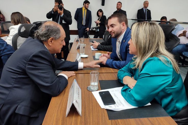 Imagem: Durante a sessão, os deputados analisam e votam os projetos em tramitação na Casa de Leis