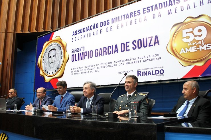 Imagem: O deputado Professor Rinaldo foi o proponente da solenidade em celebração dos 59 anos da AME-MS