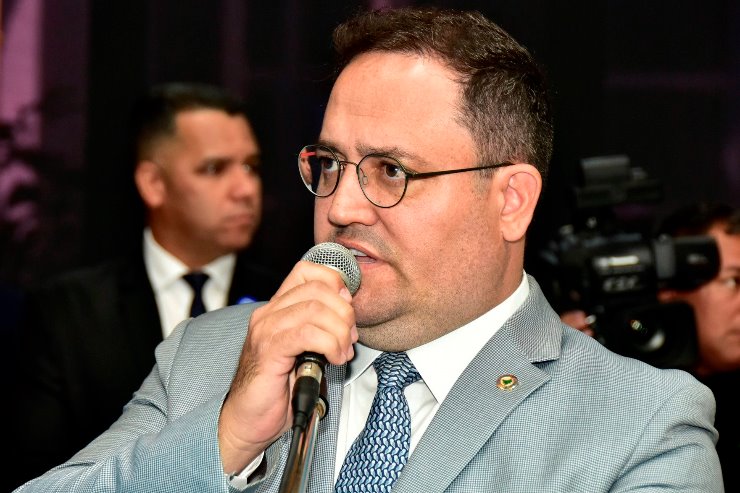 Imagem: Deputado Marcio Fernandes, propositor da sessão solene, é o autor da lei que cria o “Dia do Repórter Fotográfico – Valdenir Rezende”