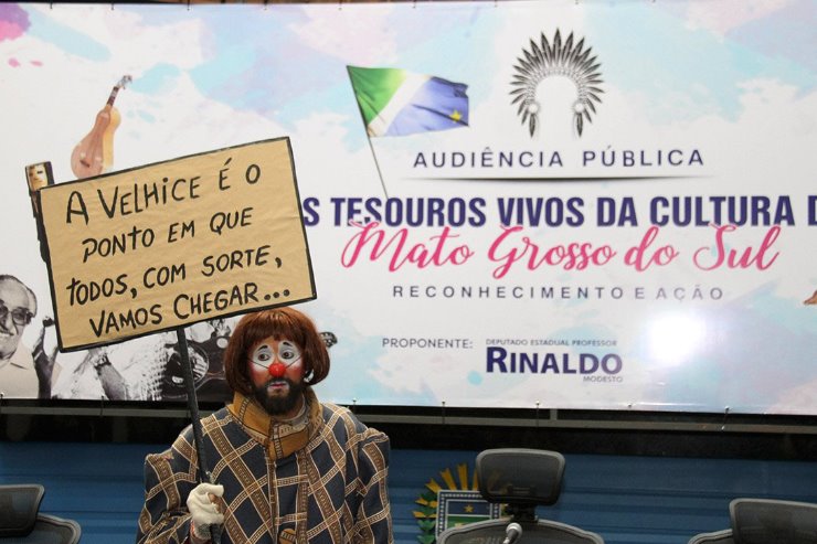 Imagem: "Com sorte", todos chegaremos à velhice, denuncia o cartaz em referência à situação de desvalorização enfrentada pelos artistas idosos