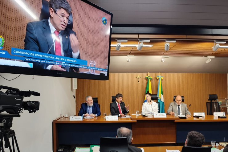 Imagem: Reunião da CCJR acontece no Plenarinho Deputado Nelito Câmara, às quartas-feiras, a partir das 8h