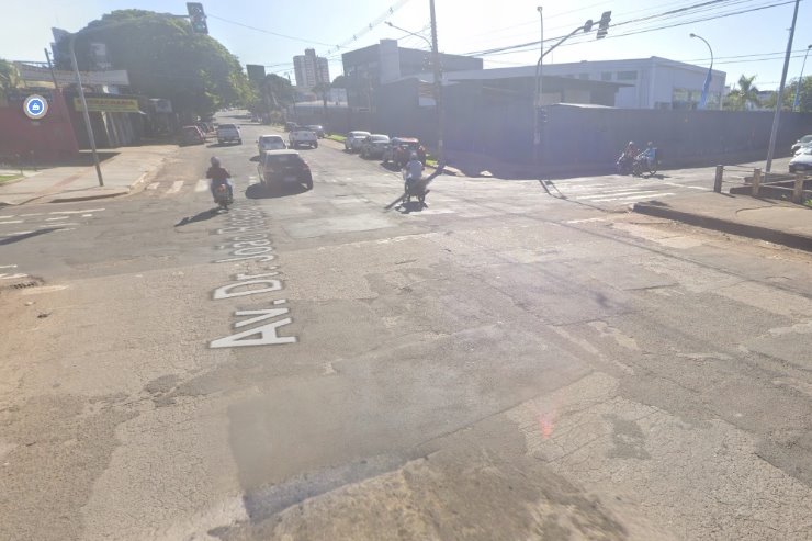 Imagem: Avenida Dr. João Rosa Pires tem diversos remendos