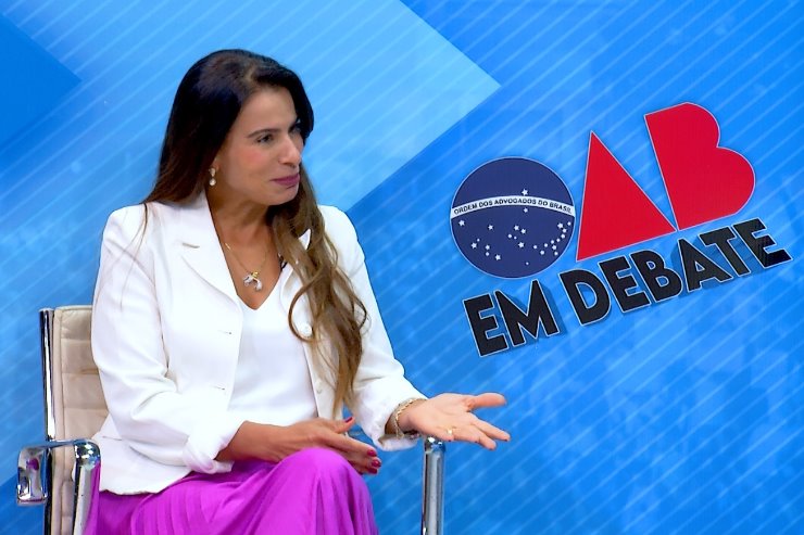 Imagem: Vice-presidente da Comissão Direito das Sucessões da OAB/MS, Kelly Baumgartner, durante entrevista