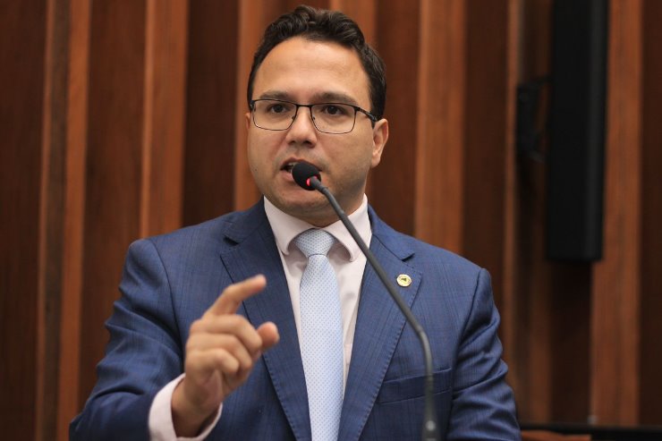 Imagem: Deputado apresenta dados sobre espera por procedimentos cirúrgicos e consultas