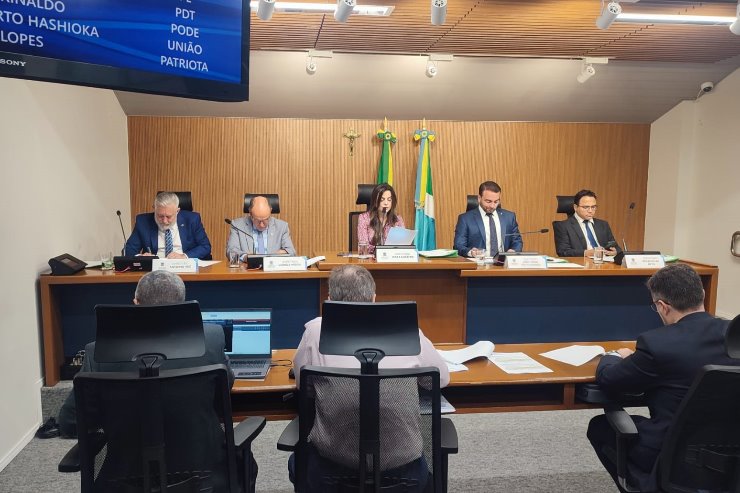 Imagem: Reunião da CCJR acontece no Plenarinho Deputado Nelito Câmara, às quartas-feiras, a partir das 8h