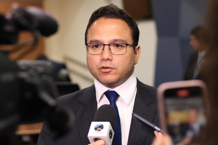 Imagem: Deputado Pedrossian Neto concede entrevista à rádio e à TV Alems