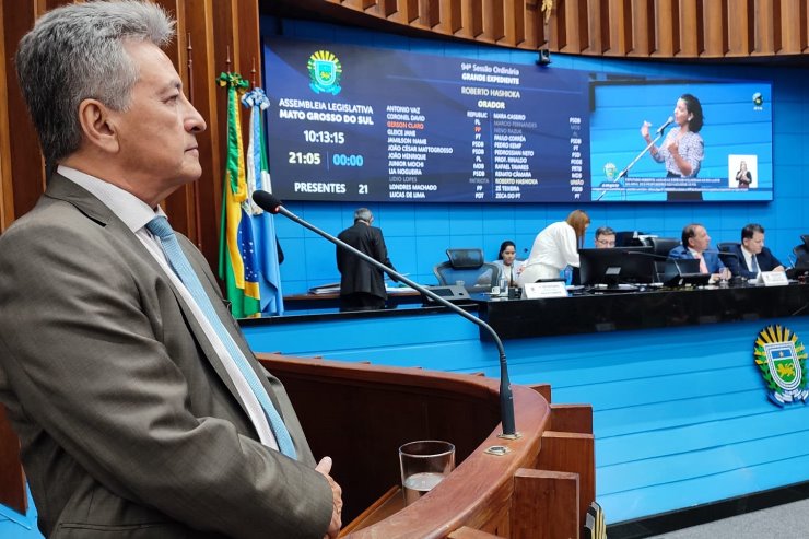 Imagem: Na tribuna, Roberto Hashioka abordou a necessidade de valorização dos professores convocados