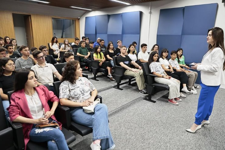 Imagem: Presidente da Escola do Legislativo Senador Ramez Tebet, deputada Mara Caseiro recepcionou os estudantes 