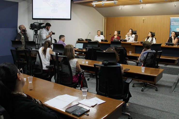 Imagem: Audiência foi realizada no plenarinho da Assembleia Legislativa e contou com a participação de profissionais em saúde bucal