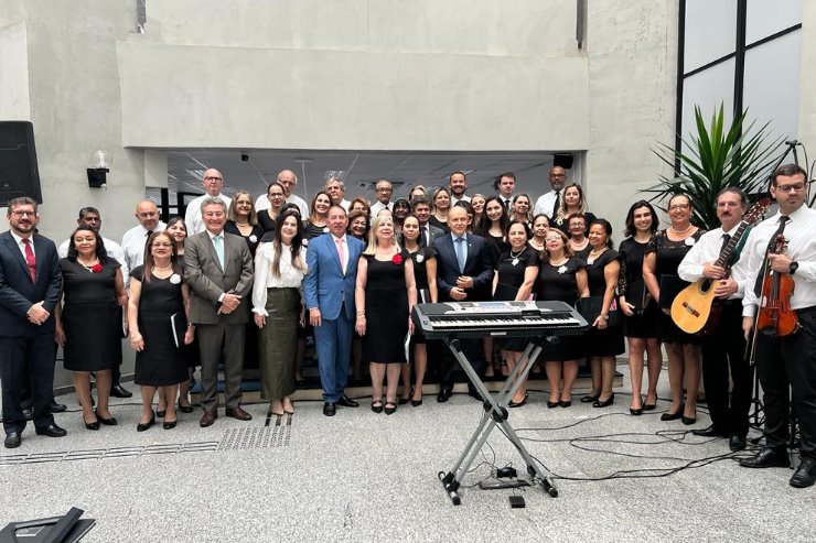 Imagem: O Coral da Assembleia Legislativa de Mato Grosso do Sul fez uma emocionante apresentação em homenagem ao Dia do Servidor