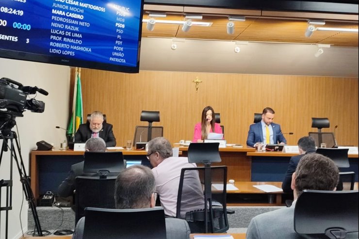 Imagem: Reunião da CCJR acontece no Plenarinho Deputado Nelito Câmara, às quartas-feiras, a partir das 8h