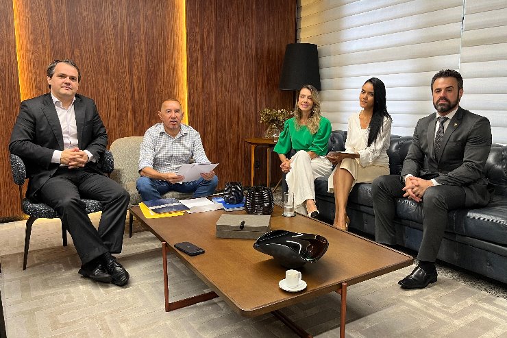 Imagem: Presidente Gerson, durante reunião com representantes de instituições, esta manhã